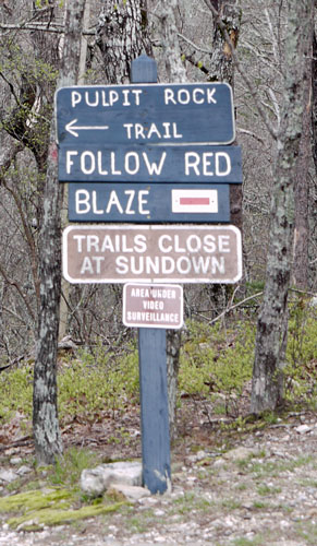 Sign for Pulpit Rock Trail